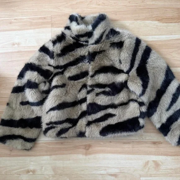 Fashion Nova tiger faux fur jacket - Picture 3 of 8